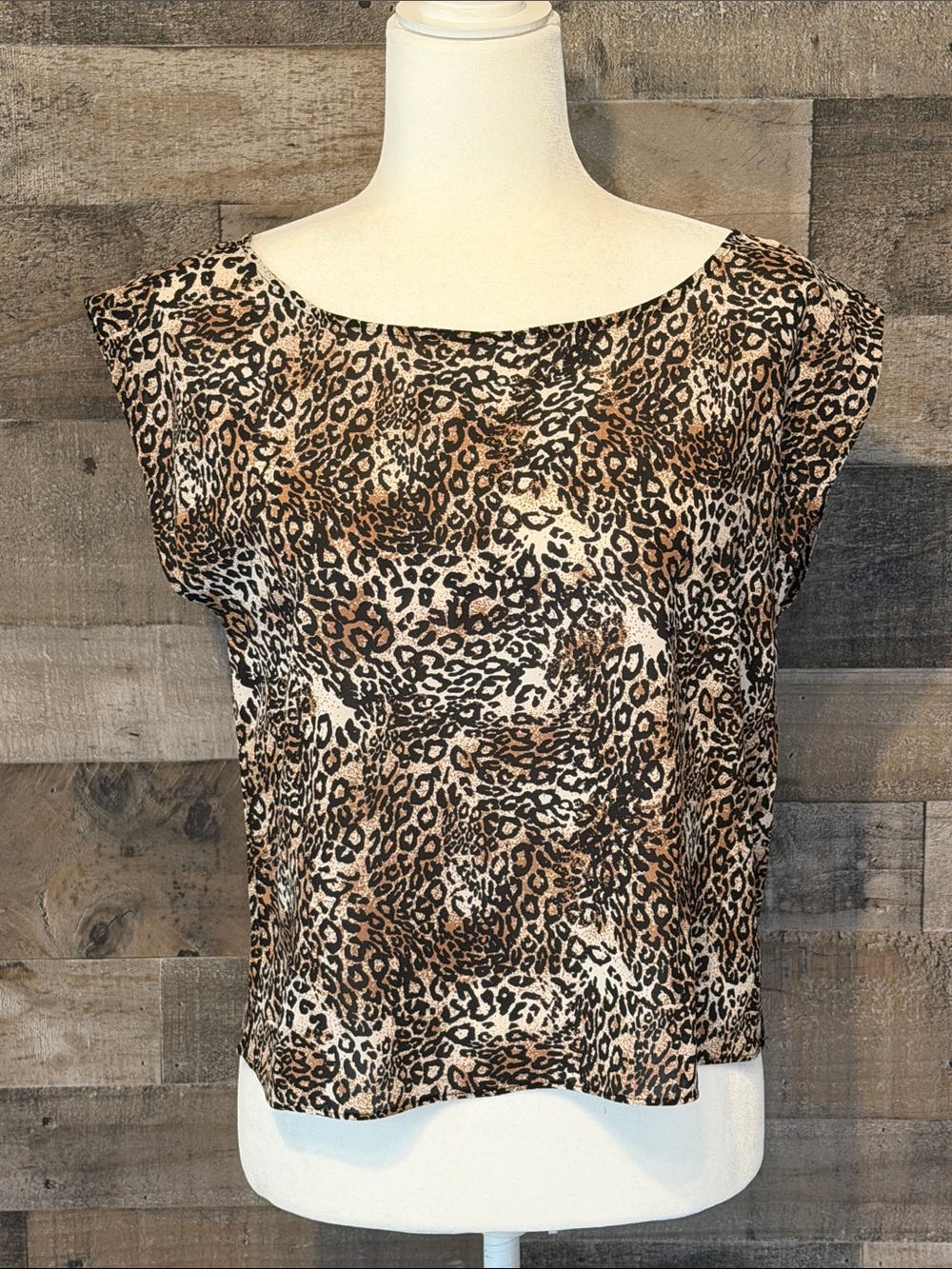 Alice + Olivia Leopard Print Top, Size M - Picture 16 of 16